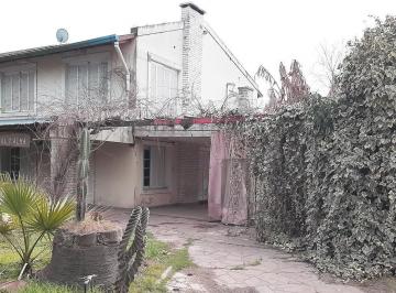 Casa · 3000m² · 7 Ambientes · 1 Cochera · Amplia Casa de 5 Dorm. en Villa La Ribera. Opción Financiación.
