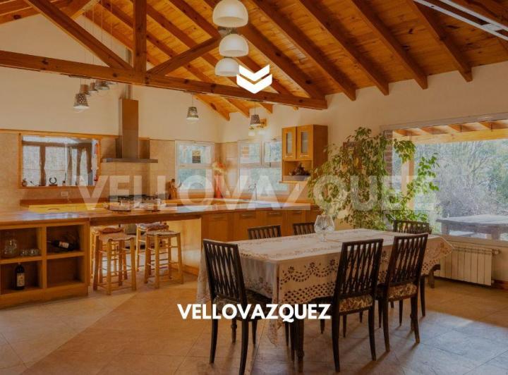Casa · 290m² · 7 Ambientes · 10 Cocheras