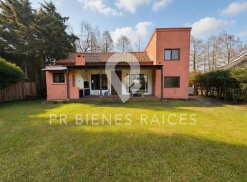 Casa · 1000m² · 5 Ambientes · Casa en Venta y Alquiler en El Lauquen Club de Campo