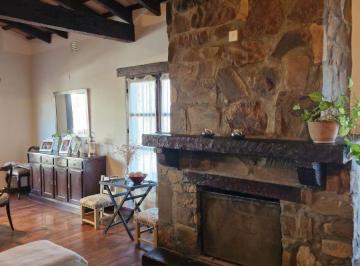 Casa de 4 ambientes, Salta · Casa en Venta - B° Grand Bourg - 3 Dorm.