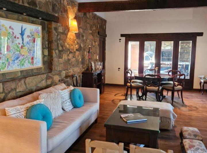 Casa · 250m² · 4 Ambientes · 2 Cocheras