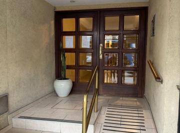 Departamento de 2 ambientes, Flores · Excelente Oportunidad Para Invertir o Vivir a Media Cuadra de La Plaza a 3 de Plaza Irlanda