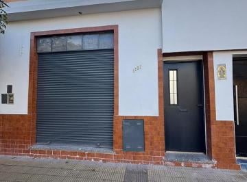 PH · 70m² · 4 Ambientes · 1 Cochera · PH de 3 Ambientes + Local o Garage con Patio y Jardin