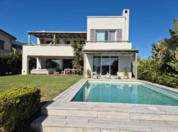 Casa · 275m² · 4 Ambientes · 3 Cocheras · Casa en Alq. Temporario en Barbarita, General Pacheco, Tigre