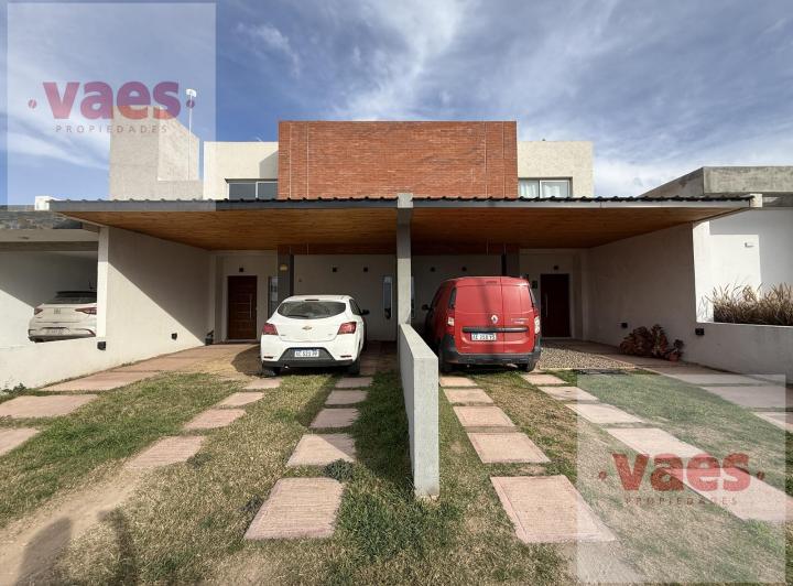 Casa · 120m² · 4 Ambientes · 2 Cocheras
