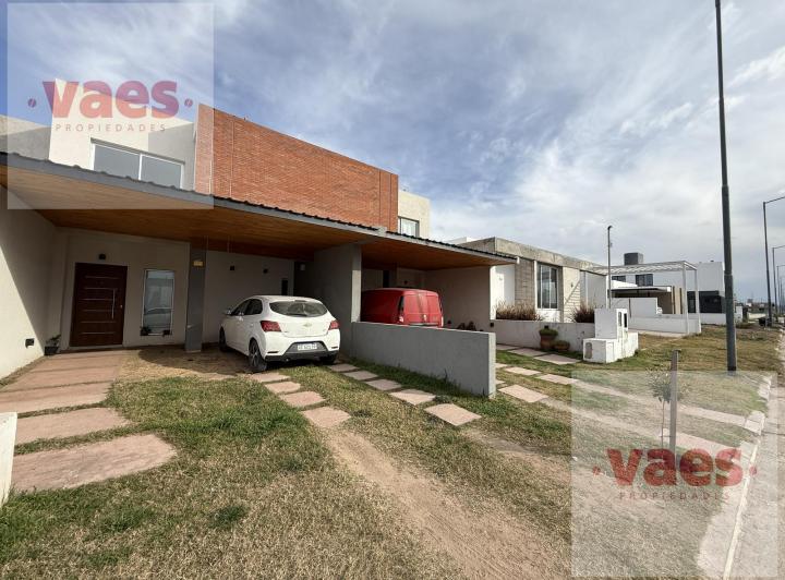 Casa · 120m² · 4 Ambientes · 2 Cocheras