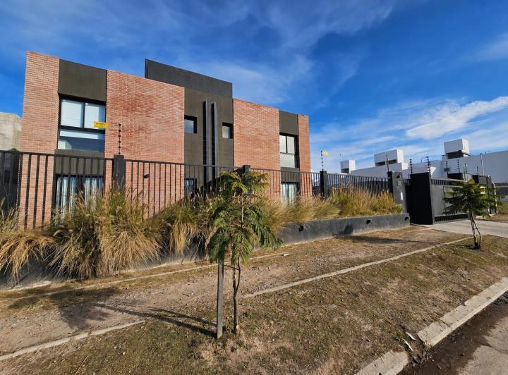 Departamento · 92m² · 4 Ambientes · 2 Cocheras