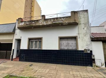 Casa · 60m² · 3 Ambientes · Casa a m de La Avda - Patio y Terraza!