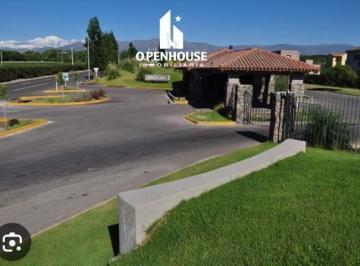 Terreno · 1100m² · 5 Dormitorios · 4 Cocheras · Openhouse Vende Fabulosa Casa en Barrio Rincon de Araoz, Lujan de Cuyo.