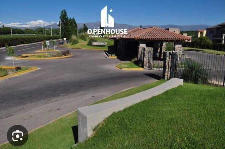 Terreno · 1100m² · 5 Dormitorios · 4 Cocheras