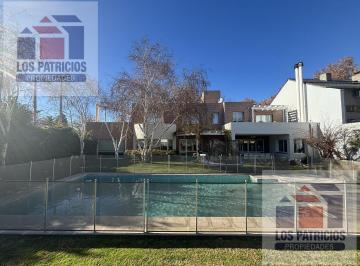 Casa · 339m² · 5 Ambientes · 2 Cocheras · Casa en Cipolletti