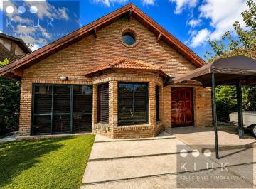 Casa · 130m² · 4 Ambientes · 3 Cocheras · Casa en Venta en El Sosiego