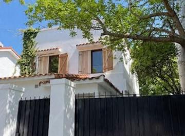 Casa · 130m² · 3 Ambientes · 1 Cochera · Casa en Venta en Mar de Ajo