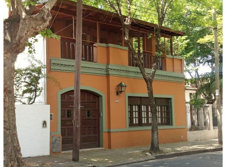 Casa · 250m² · 6 Ambientes · 1 Cochera