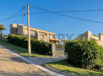 Casa · 349m² · 7 Ambientes · 1 Cochera · Exclusiva Casa en Venta en Río Ceballos. Diseño, Amplitud y Una Vista Privilegiada a Las Sierras.