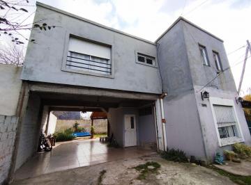 Casa · 175m² · 5 Ambientes · 2 Cocheras · Casa Multifamiliar 5 Ambientes en Venta en Esquina con Piscina Cochera en Benavidez Tigre
