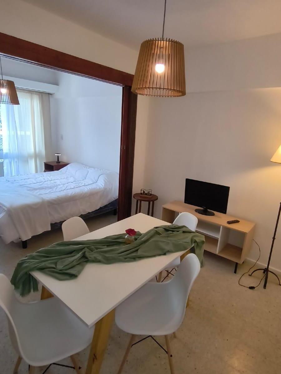 Venta departamento de 1 ambiente al frente con balcón saliente