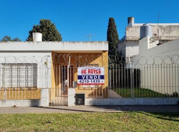 Casa · 70m² · 3 Ambientes · 2 Cocheras · Casa - Quilmes Oeste