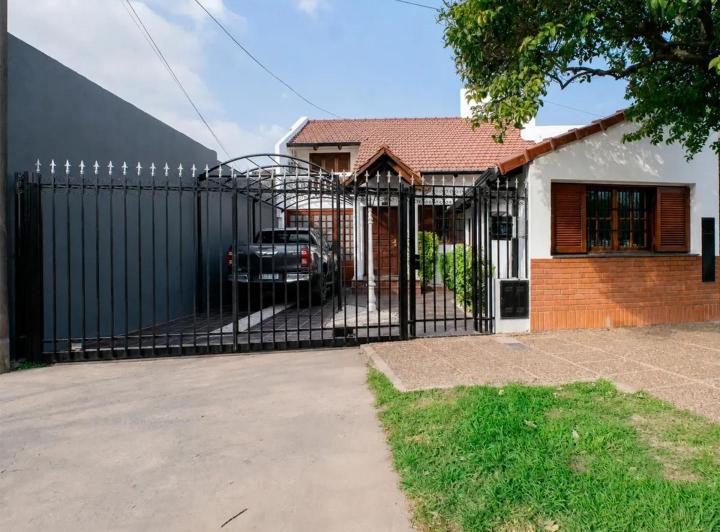 Casa · 294m² · 5 Ambientes · 1 Cochera