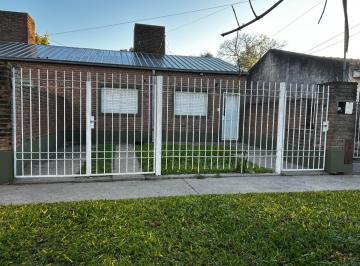 Casa · 85m² · 3 Ambientes · 1 Cochera · Casa Se Alquila - Lopez y Planes 1428