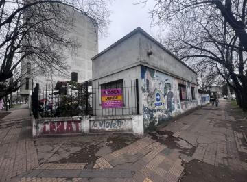 Casa · 80m² · 4 Ambientes · 1 Cochera · En Venta Ideal Inversor Importante Esquina en Moreno Centro