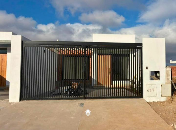 Casa · 79m² · 2 Dormitorios · 1 Cochera