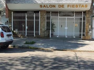 Casa · 365m² · 4 Ambientes · 3 Cocheras · Casa 4 Amb, Salón en Planta Baja Fondo Libre