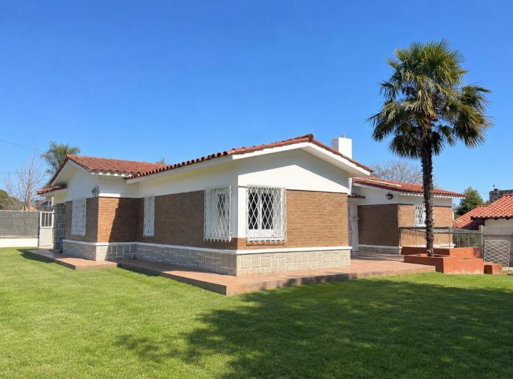 Casa · 175m² · 8 Ambientes · 1 Cochera