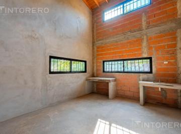 Casa · 60m² · 3 Ambientes · 1 Cochera · Venta Casa 3amb a Refaccionar con Jardín y Cochera 300 m Lote