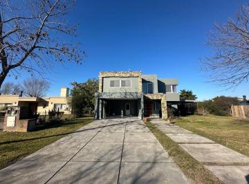 Casa · 242m² · 6 Ambientes · 3 Cocheras · Casa en Venta en San Isidro Labrador C/ Pileta