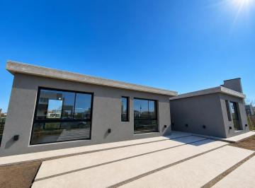 Casa · 186m² · 4 Ambientes · 2 Cocheras · Casa en Venta en San Lucas Canning