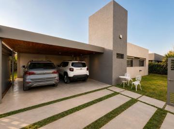 Casa · 145m² · 4 Ambientes · 2 Cocheras · Casa de 2 Dorm. con Excelente Calidad Constructiva Las Acequias Roldan