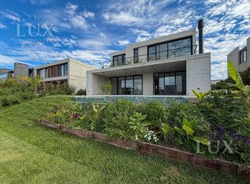 Casa · 330m² · 6 Ambientes · 4 Cocheras · Casa en Venta con 4 Habitaciones en Suite con Salida Al Rio en El Yacht, Nordelta