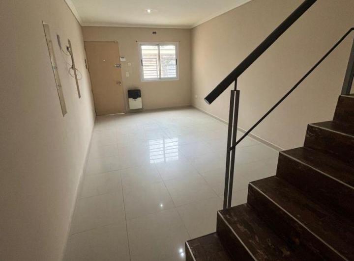Casa · 85m² · 3 Ambientes · 1 Cochera