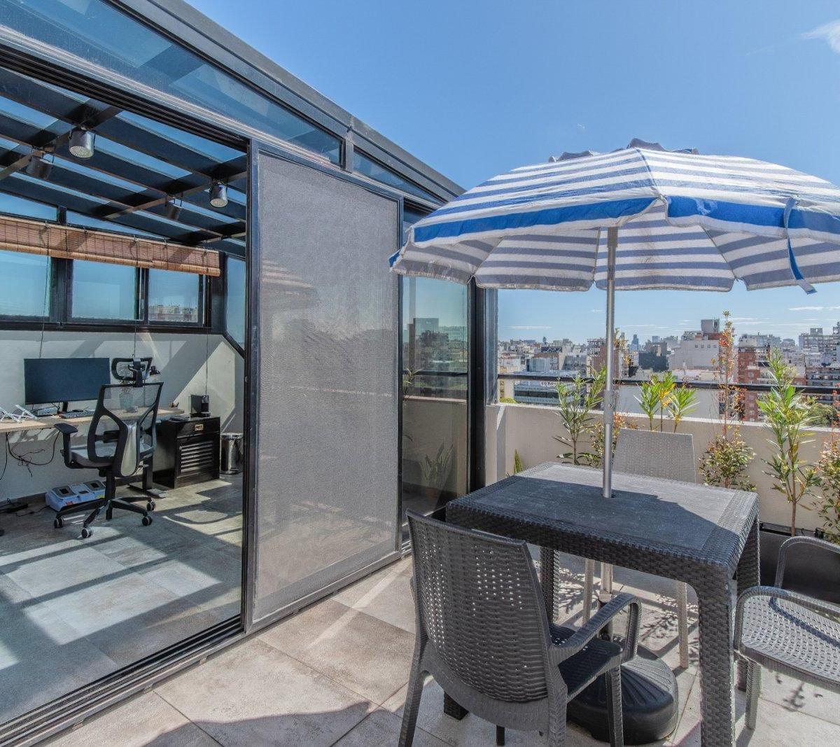 En Venta. Villa Urquiza. Triplex 10° Piso. 3 Amb. Terraza Propia con Parrilla.