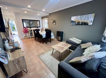 Casa · 110m² · 3 Ambientes · 2 Cocheras · Venta Casa 3 Amb Cochera Aeroparque Apto Credito