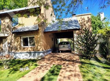Casa · 161m² · 5 Ambientes · 2 Cocheras · En Venta | Casa de 3 Dorm. | Barrio Rincón Club de Campo | Neuquén