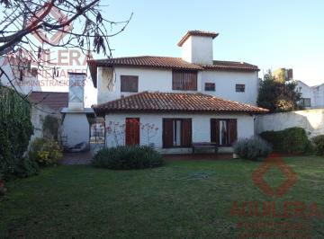 Casa · 223m² · 5 Ambientes · Venta Casa 4 Dorm. con Gran Parque y Quincho en Caisamar