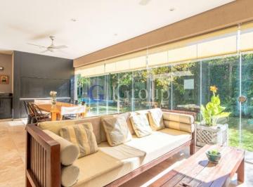 Casa · 199m² · 6 Ambientes · 4 Cocheras · Casa en Venta en Ayres Plaza, Pilar con Pileta