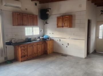 Departamento · 50m² · 3 Ambientes · Rs - Alquiler Tres Ambientes Primer Piso por Escalera en Quilmes