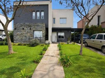 Casa · 226m² · 6 Ambientes · 1 Cochera · Venta Casa de 6 Ambientes Barrio Santa Emilia – Pilar del Este