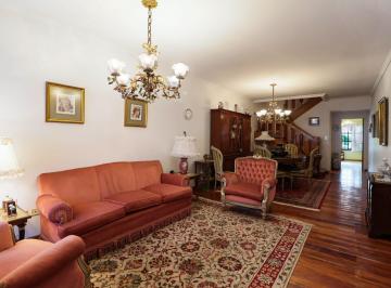 Casa · 148m² · 5 Ambientes · 2 Cocheras · Venta Olivos Triplex 5 Amb 2 Baños Jardin Parrilla