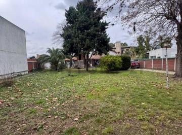 Casa · 180m² · 5 Ambientes · 2 Cocheras · Venta de Casa 5 Ambientes con Piscina en Turdera