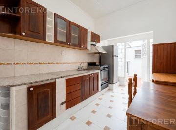 Casa · 213m² · 4 Ambientes · Venta Conjunto Inmobiliario Casa/lote Mas Local 3amb en Moron