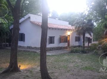 Campo · 110m² · 3 Ambientes · 2 Cocheras · Casa Sobre Lote 8853 m² en La Mejor Zona de Las Rabonas en Venta