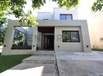 Casa · 230m² · 5 Ambientes · 3 Cocheras · Venta de Casa 5 Ambientes en Esquina Barrio Castaños - Nordelta