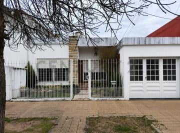 Casa · 150m² · 3 Ambientes · 1 Cochera · Venta - Permuta Casa 3 Ambientes en Villa Luzuriaga