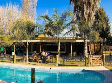 Local comercial · 90m² · 5 Ambientes · 30 Cocheras · Alquiler Restaurante Habilitado Estilo Pulpería Totalmente Equipado