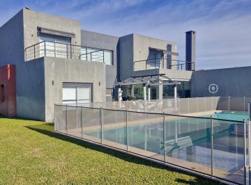 Casa · 280m² · 5 Ambientes · 3 Cocheras · Casa en Venta en Las Lomas - Haras Santa María