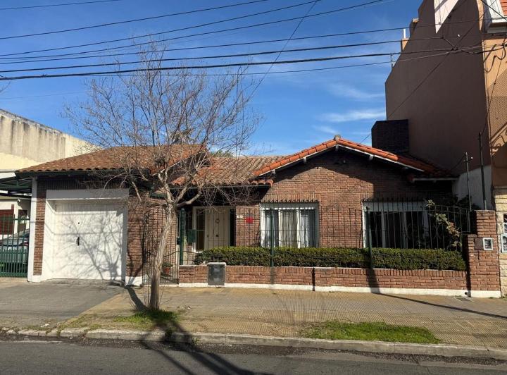 Casa · 90m² · 3 Ambientes · 1 Cochera